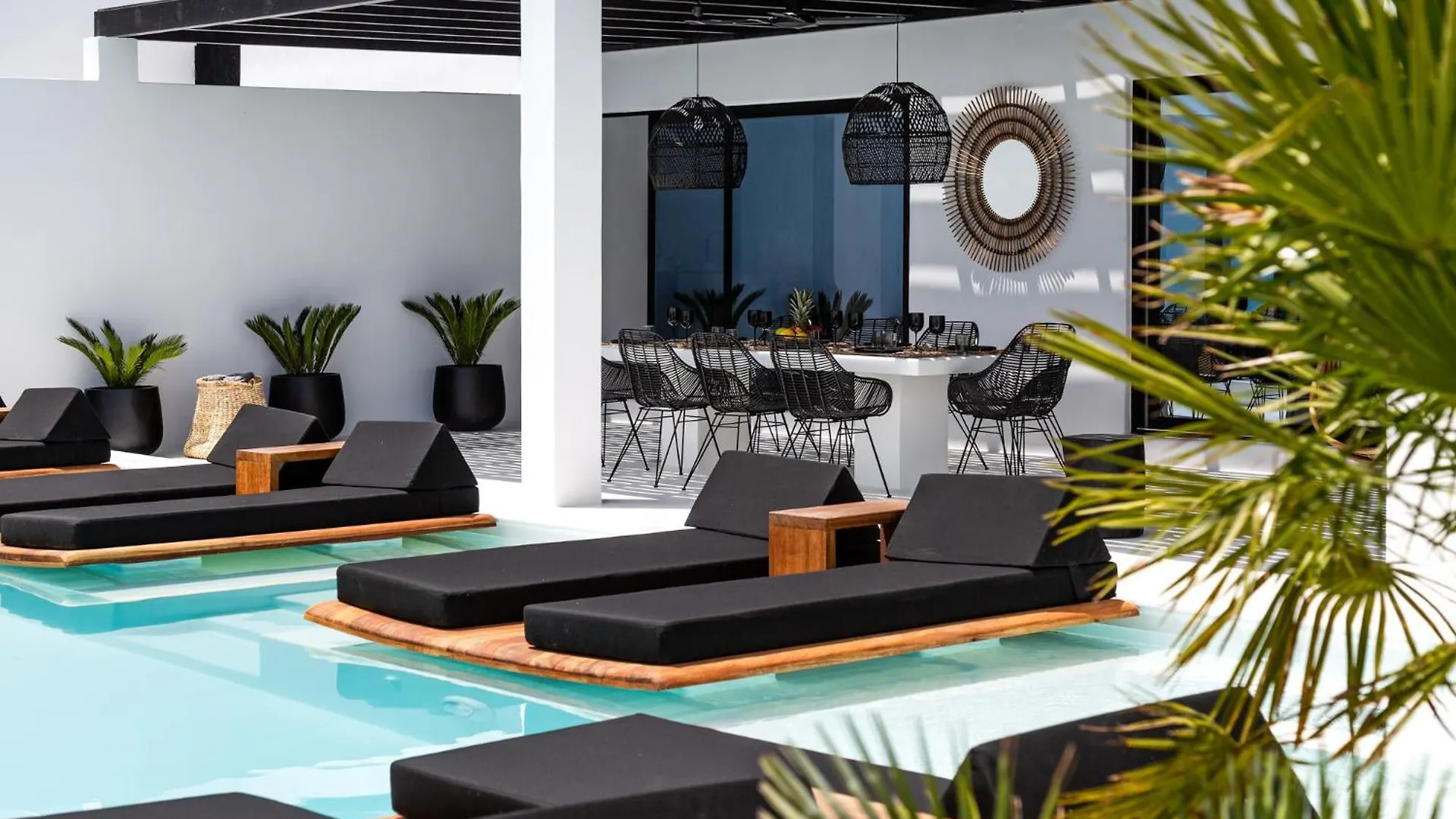 Psarou Black Villas Mykonos Town